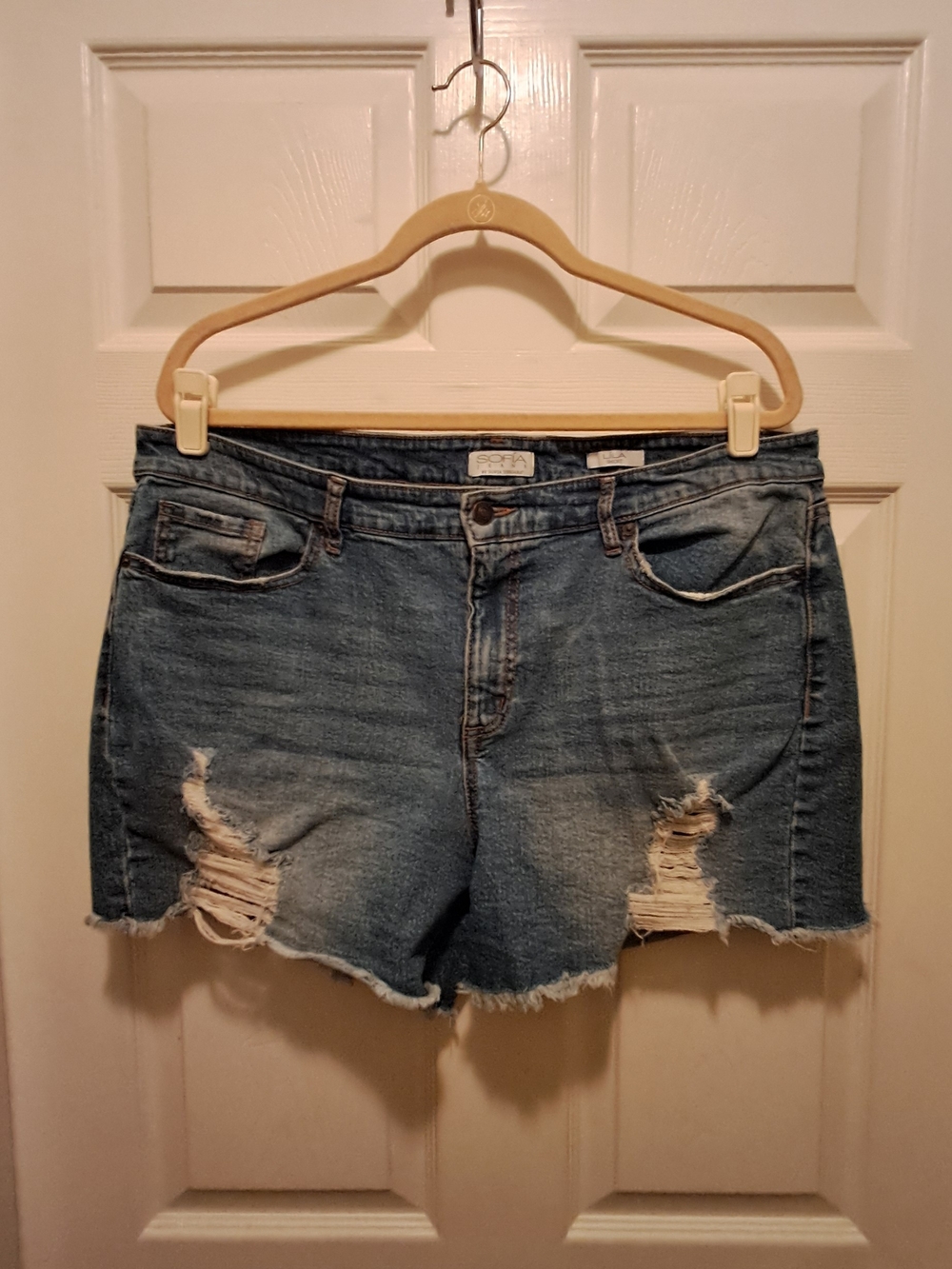 SOFIA Distressed Women's Denim Shorts - Blue‎ Size 16